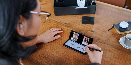 3 Alasan Samsung Galaxy Z Fold3 Cocok Buat Multitasking saat WFH