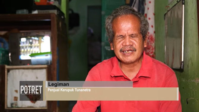 penjual kerupuk tuna netra di depok