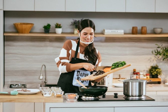 raisa jadi chef