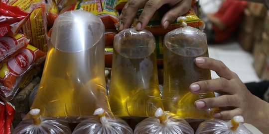 Gelar Operasi Pasar, Pemerintah Sebar 11 Juta Liter Minyak Goreng Rp 14.000 per Liter