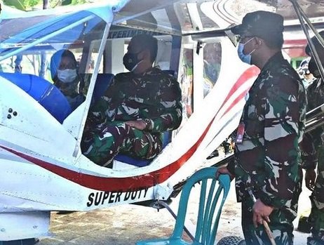 pria lamongan buat pesawat rakitan