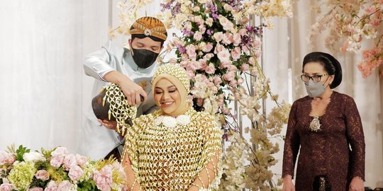7 Potret Acara Tujuh Bulanan Aurel Hermansyah, Penampilan Bumil Dipuji Makin Cantik