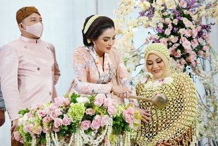digelar mewah ini potret tujuh bulanan aurel hermansyah