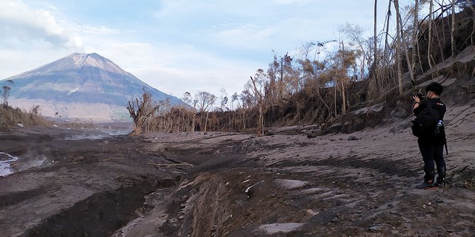 Gunung Semeru Kembali Luncurkan Awan Panas Guguran Sejauh 3 Kilometer ...