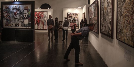 Menikmati Pameran Lukisan Old Master Karya Fitrajaya Nusananta