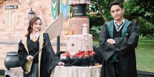 Bertema Harry Potter, Ini 4 Momen Gender Reveal Anak Pertama Nanda Arsyinta