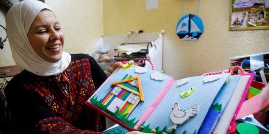 Uniknya Mendidik Anak Lewat Buku Interaktif Terbuat dari Kain
