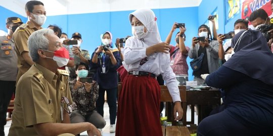 Gubernur Ganjar Targetkan 2 Juta Anak Jateng Divaksinasi