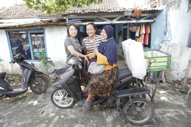 ibu sri wahyuni dan anak anaknya