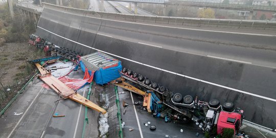 Kondisi Jalan Layang Ambruk yang Tewaskan Empat Orang di China