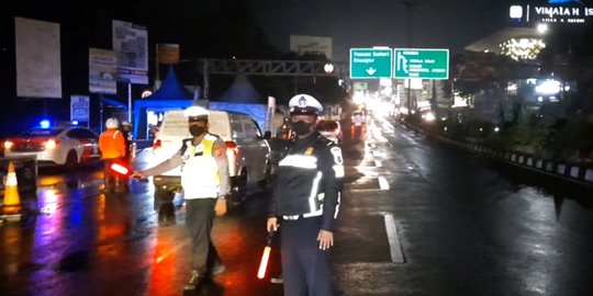 Jalur Puncak Mulai Dijaga Ketat Jelang Nataru, Polisi Uji Coba Ganjil Genap