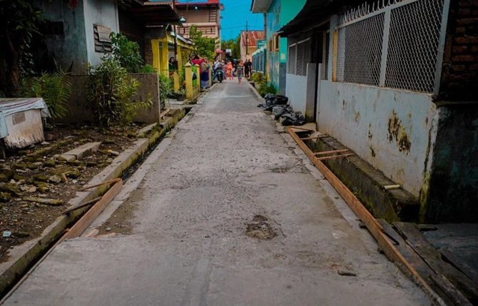 warga keluhkan pembetonan jalan yang 039asal jadi039 begini respons wali kota medan