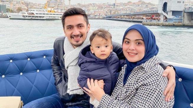 artis yang pertama kali rayakan hari ibu sebagai seorang ibu