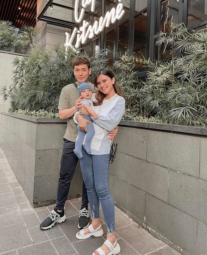 artis yang pertama kali rayakan hari ibu sebagai seorang ibu