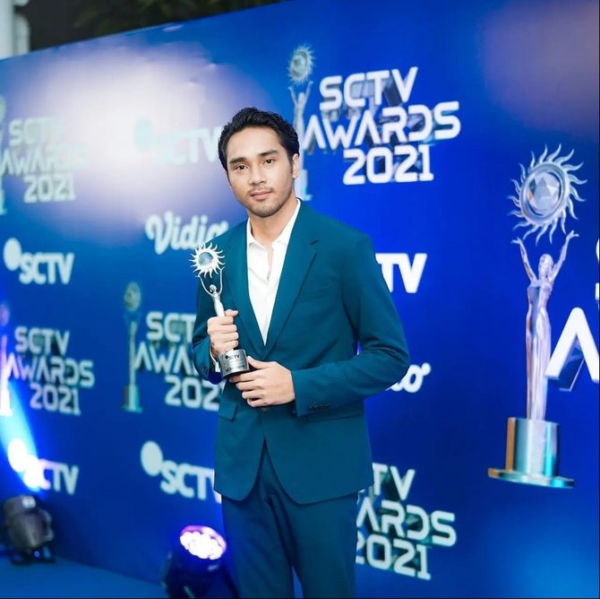 artis ini raih penghargaan di 2021 termasuk achmad megantara 039love story the series039