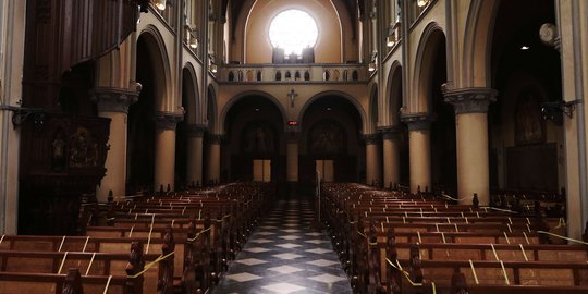 Suasana Gereja Katedral Jakarta Jelang Natal