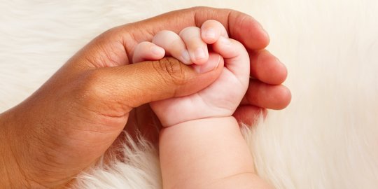 Cara Adopsi Anak Lengkap dengan Syarat dan Biayanya