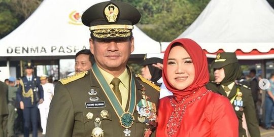 Jarang Tersorot, Potret Cantik Dewi Susanti Istri Eks Wakasad Letjen Tatang Sulaiman