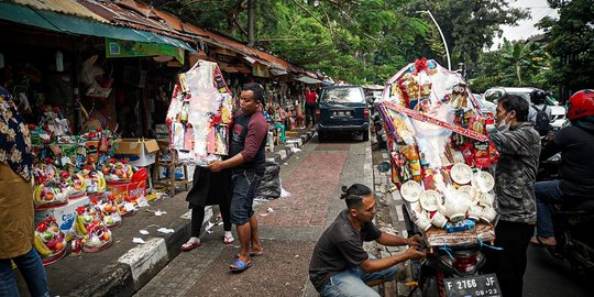 Geliat Penjualan Parsel Natal di Pasar Barito