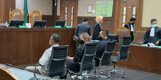 Nia Ramadhani dan Ardie Bakrie Dituntut 12 Bulan Rehabilitasi