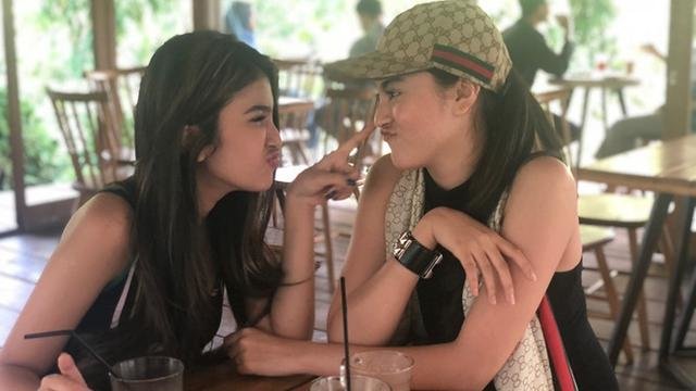5 artis kakak adik tampil bareng satu layar terbaru sissy priscillia dan vanesha pre