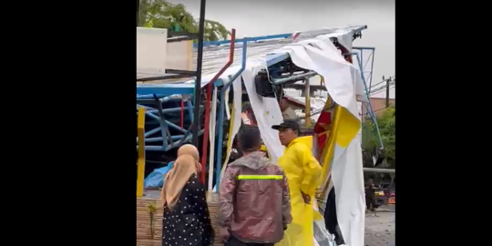 Hujan Deras dan Angin Kencang Sebabkan Kerusakan Sejumlah Tempat di Makassar