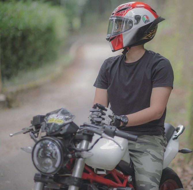 tampil kece ini potret raeshard octaviansha 039kisah nyata spesial039 naik motor sport