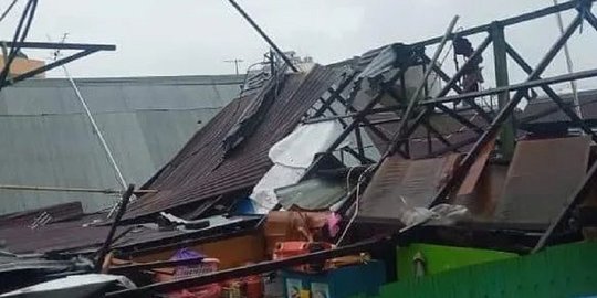 Angin Puting Beliung Terjang Makassar, 77 Rumah Warga Rusak