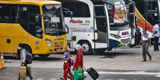 Petugas Temukan Bus Ilegal Beroperasi di Terminal Kampung Rambutan