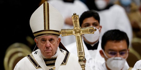 Paus Fransiskus Pimpin Misa Natal di Basilika Santo Petrus