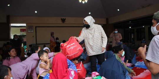 Potensi Ancaman Tsunami, Risma Cek Lumbung Sosial di Pesisir Selatan Jatim