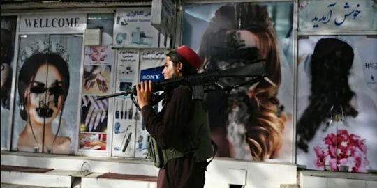 Taliban: Perempuan yang Bepergian Sendiri Jangan Diberikan Tumpangan