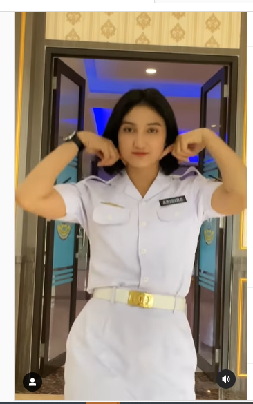 aksi para tni cantik jadi sorotan pose pose bak model