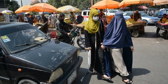 Taliban: Perempuan Bepergian Jauh Harus Ditemani Kerabat Dekat Laki-laki