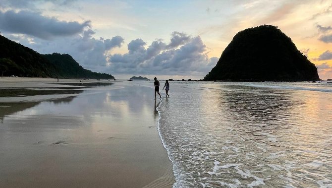 dino patti djalal pilih liburan di banyuwangi