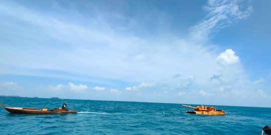 Benda Diduga Tank Ditemukan Nelayan Mengapung di Perairan Bintan