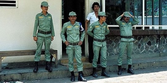 Intip Suasana Desa Sindanglaut Tahun 1980, Potret Hansip dan Rumah Warga jadi Sorotan