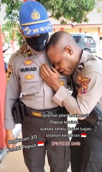 momen haru polisi asal papua berpisah dengan 039orangtua asuh039