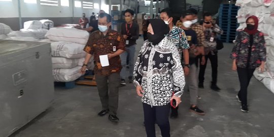 Risma Kejar Tenggat Waktu Pencairan Bansos Sebelum Akhir Tahun 2021