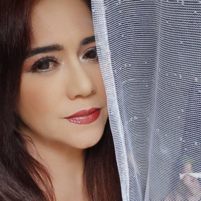 4 potret sally marcelina pemain ftv pintu berkah yang tetap cantik di usia 52 tahun