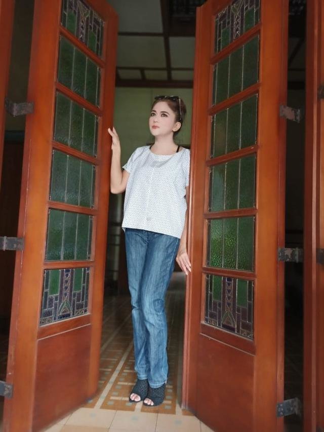 4 potret sally marcelina pemain ftv pintu berkah yang tetap cantik di usia 52 tahun