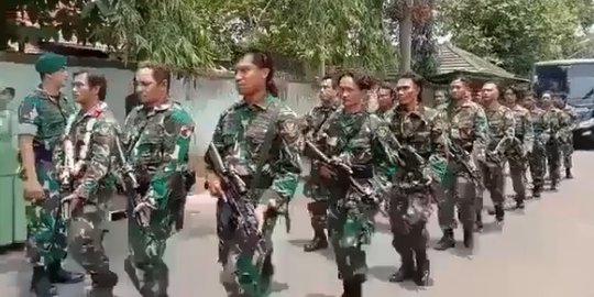 Saking Lama Tugas di Hutan,TNI Ini Rambutnya Gondrong 'Mudah-mudahan Istri Gak Kaget'