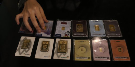 Harga Emas Antam Hari ini Turun Rp 2.000 Menjadi Rp 932.000 per Gram