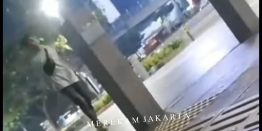 Polisi Tangkap Pria Pemalak Pemotor Parkir di Trotoar Sudirman Jakpus