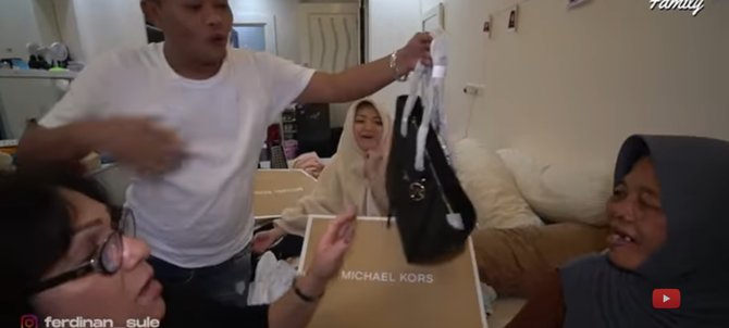 4 momen kedekatan nathalie holscher dengan ibunda sule beri tas mewah