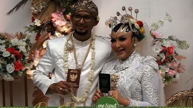 4 potret pernikahan roro fitria dan suami mas kawin rp290 juta