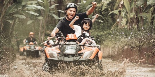 7 Potret Keseruan Gading Marten dan Gempi Main ATV di Bali, Lewati Sungai Hingga Gua