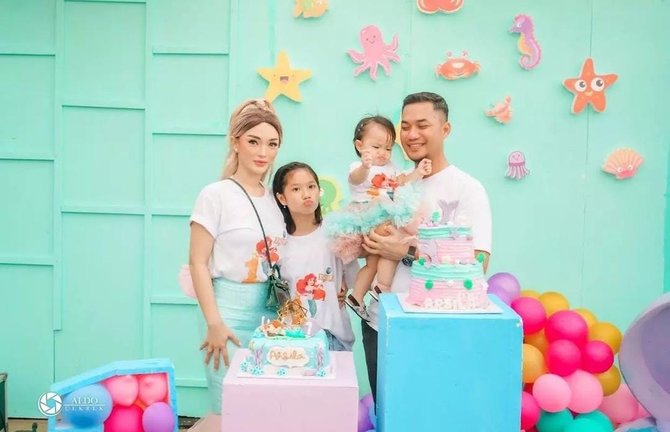 potret keseruan ultah anak zaskia gotik netizen salfok ke pesona sang biduan