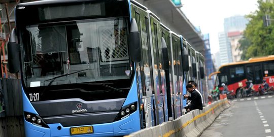 Transjakarta Terapkan Penyesuaian Jam Layanan di Malam Tahun Baru