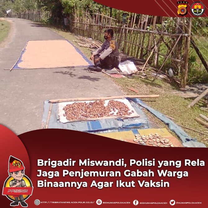 polisi mulia ini rela tunggu gabah warga agar mau vaksin